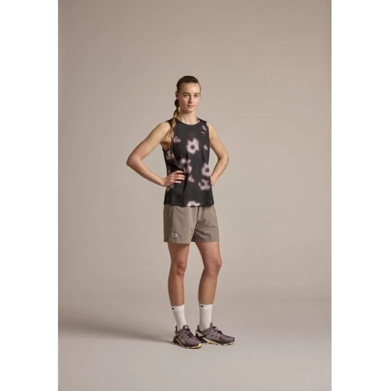 MalojaOniipaM. - Short running femme