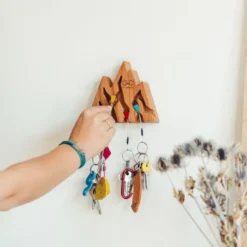 YY VerticalKey Holder Mountain